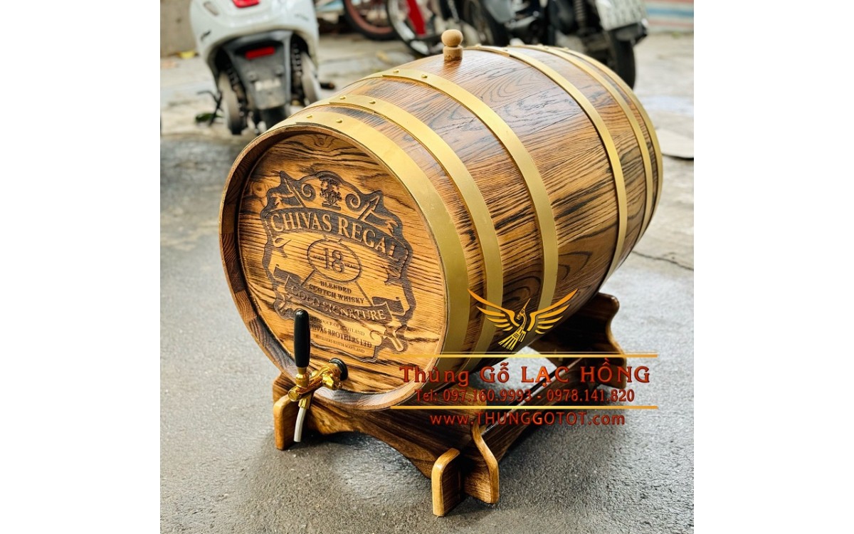 Th&ugrave;ng gỗ sồi ng&acirc;m rượu tại H&agrave; Nội