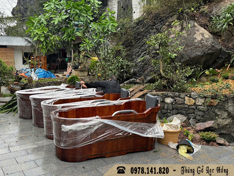 bồn tắm bằng gỗ