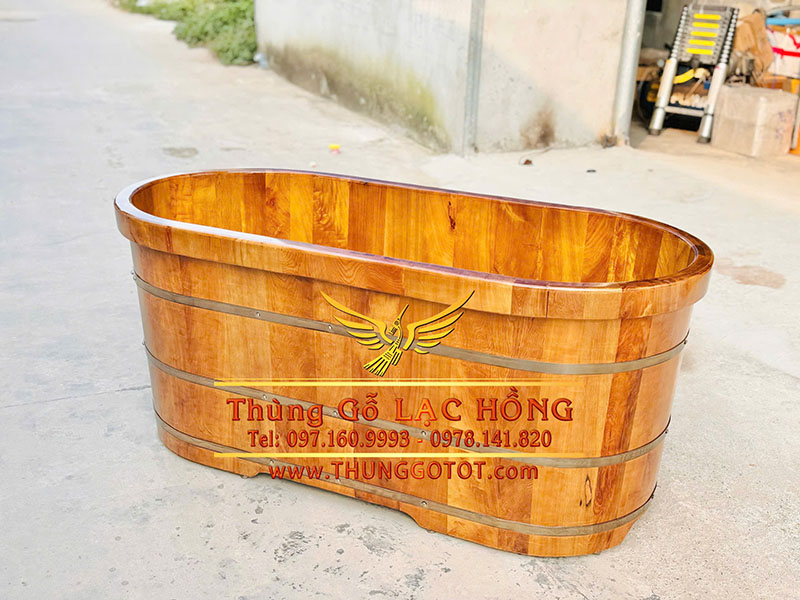 bồn tắm bằng gỗ thông