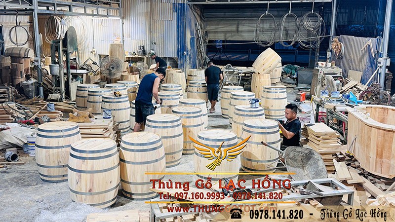 th&ugrave;ng gỗ đựng rượu