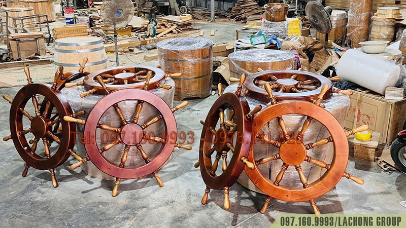 bánh lái tàu gỗ trang trí