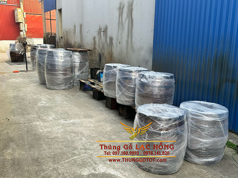 đ&oacute;ng th&ugrave;ng gỗ