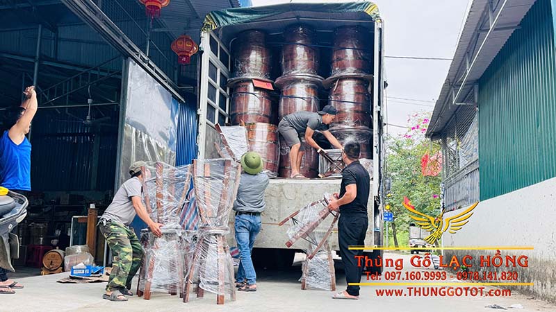 bàn ghế thùng gỗ